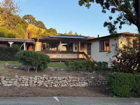 Photo of 90 Summers Avenue, Novato, CA 94945 (MLS # 326038394)