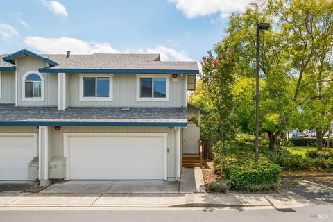 Photo of 42 Meridian Circle, Rohnert Park, CA 94928 (MLS # 326068888)