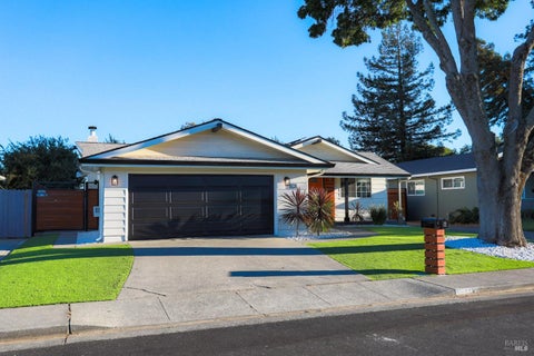 Photo of 1367 Flint Way, Fairfield, CA 94533 (MLS # 326058726)