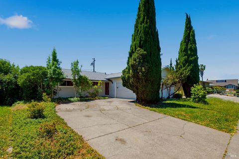 Photo of 607 San Lorenzo Street, Fairfield, CA 94533 (MLS # 326045192)