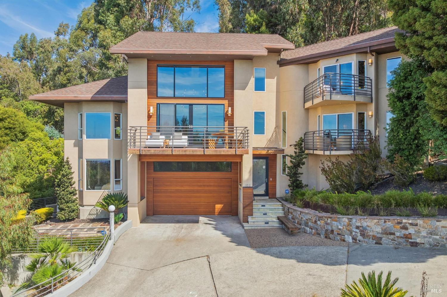 102 Crest Road