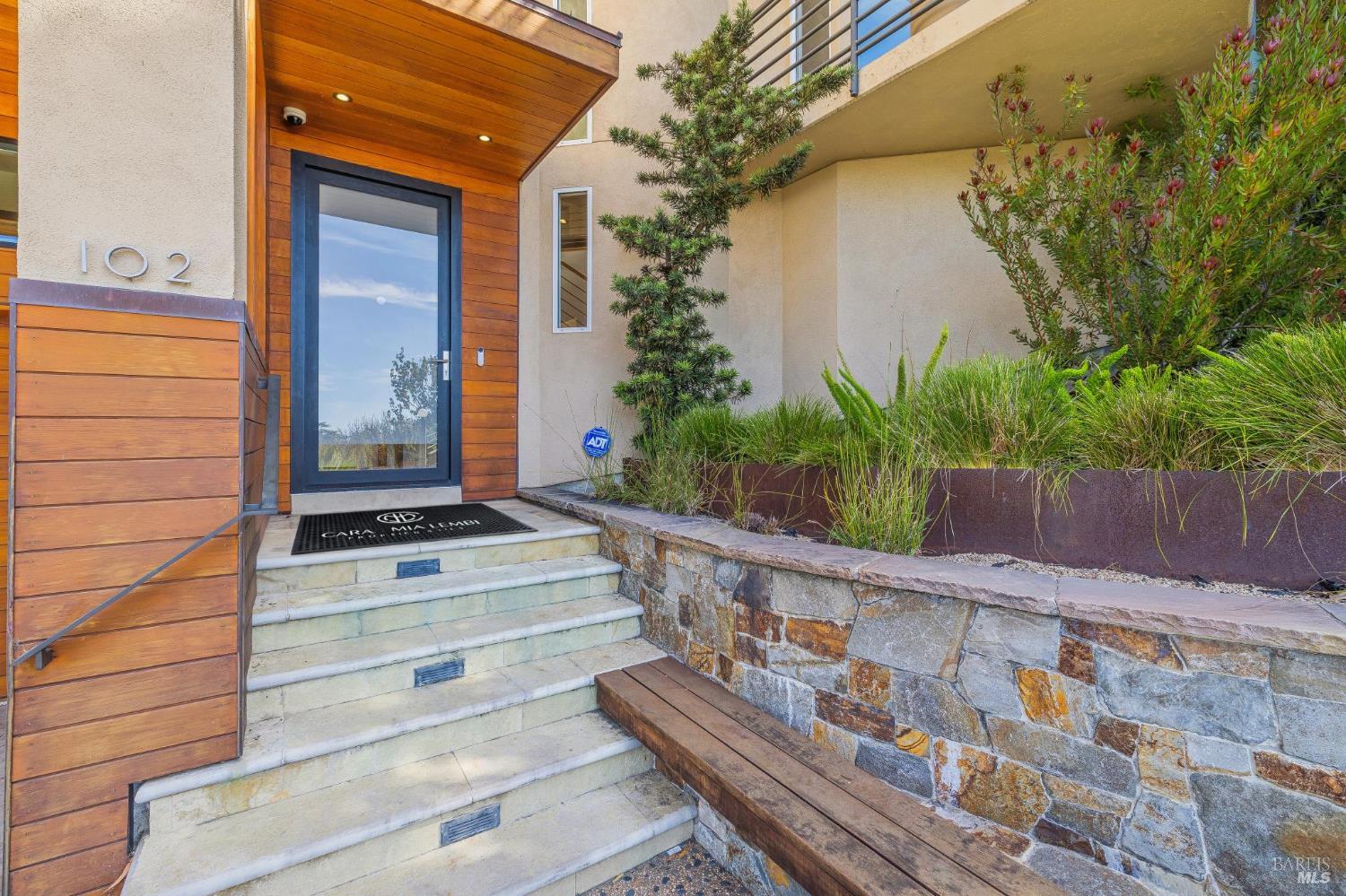 102 Crest Road