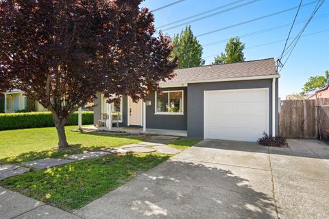 Photo of 863 Oakwood Avenue, Vallejo, CA 94591 (MLS # 326016235)