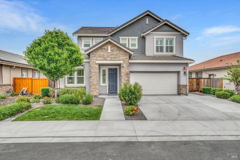 Photo of 580 Kingbird Circle, Vacaville, CA 95688 (MLS # 326024313)
