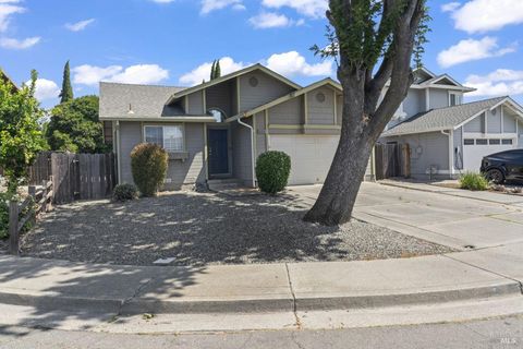 Photo of 686 Vintage Court, Fairfield, CA 94534 (MLS # 326045559)