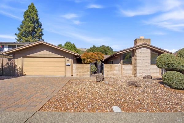 59 MOUNT MUIR CT, SAN RAFAEL, CA 94903 - Image 16dfa628bee1981bfd935d13a7f9a04c/4013989616