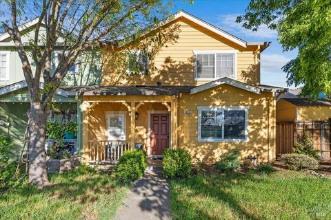 Photo of 2310 Iroquois Street, Santa Rosa, CA 95403 (MLS # 326021961)