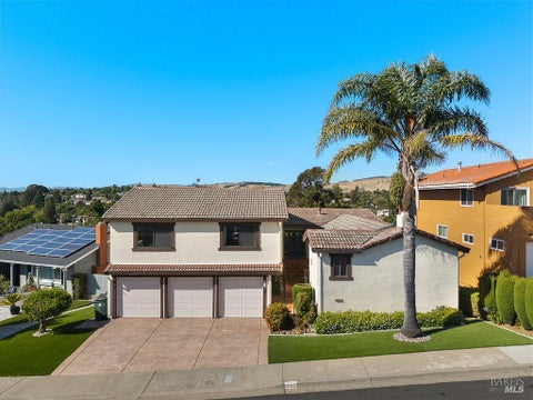 Photo of 112 Serra Drive, Vallejo, CA 94590 (MLS # 326056547)