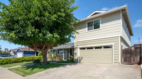 Photo of 423 Donner Avenue, Petaluma, CA 94954 (MLS # 326079758)