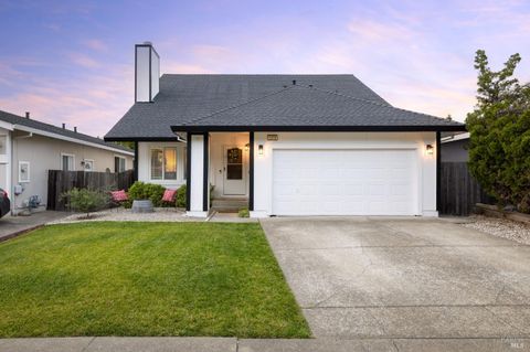 Photo of 1372 Graymill Court, Rohnert Park, CA 94928 (MLS # 326032468)