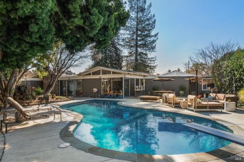 Photo of 43 La Crescenta Way, San Rafael, CA 94901 (MLS # 326039998)
