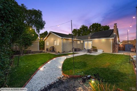Photo of 427 Temple Drive, Vacaville, CA 95687 (MLS # 326025131)