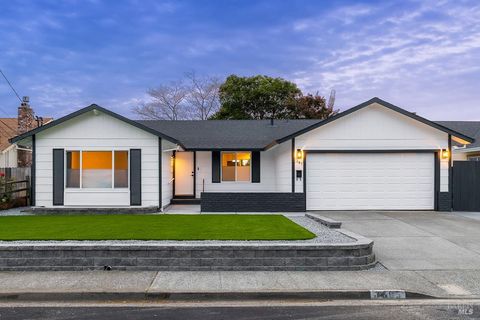 Photo of 7685 Beverly Drive, Rohnert Park, CA 94928 (MLS # 326027220)