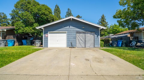 Photo of 148 Woodbury Circle, Vacaville, CA 95687 (MLS # 326044268)