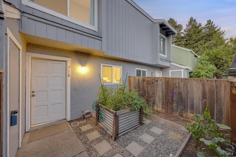 Photo of 718 Racquet Club Circle, Rohnert Park, CA 94928 (MLS # 326073041)