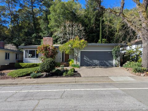 Photo of 309 Oak Manor Drive, Fairfax, CA 94930 (MLS # 326009199)