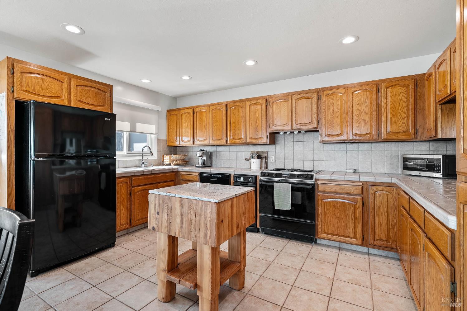 Kelseyville, California, 95451, United States, 4 Bedrooms Bedrooms, ,3 BathroomsBathrooms,Residential,Active,2041447