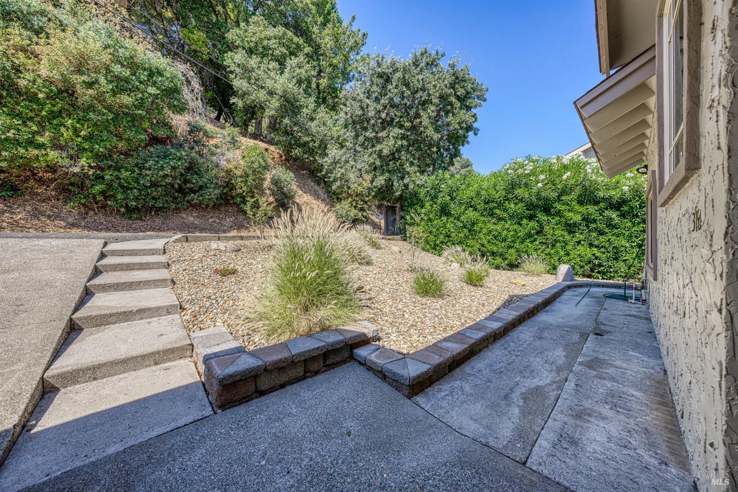 Kelseyville, California, 95451, United States, 4 Bedrooms Bedrooms, ,3 BathroomsBathrooms,Residential,Active,2041447