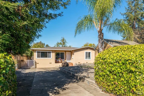 Photo of 563 Fernando Drive, Novato, CA 94945 (MLS # 326088132)