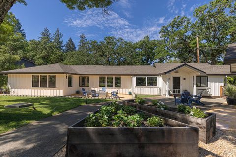 Photo of 14734 Youngs Road, Healdsburg, CA 95448 (MLS # 326030944)