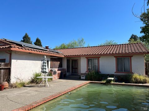 Photo of 70 Mckeon Court, Novato, CA 94947 (MLS # 326021976)