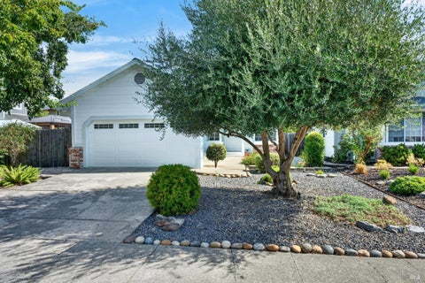 Photo of 120 William Circle, Cloverdale, CA 95425 (MLS # 326066336)