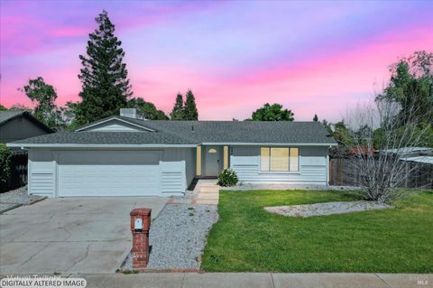 Photo of 244 Woodhill Drive, Redding, CA 96003 (MLS # 326017799)