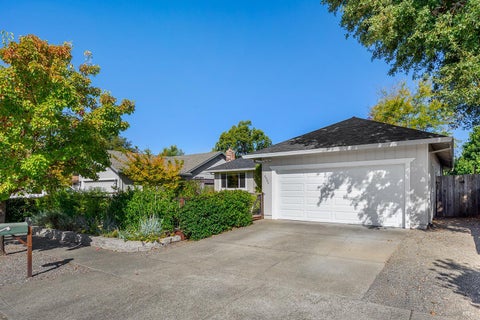 Photo of 4906 Everglade Drive, Santa Rosa, CA 95409 (MLS # 326080266)