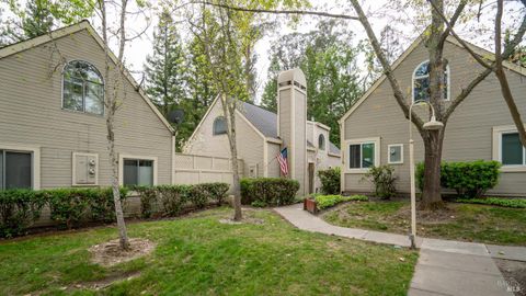 Photo of 3335 Yulupa Avenue, Santa Rosa, CA 95405 (MLS # 326025951)