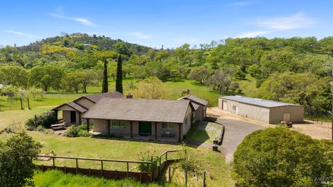 Photo of 12600 Henno Road, Glen Ellen, CA 95442 (MLS # 324078766)