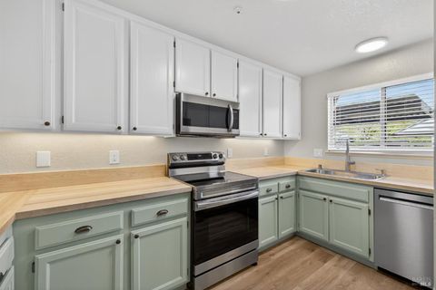 Photo of 209 Elbridge Avenue #F, Cloverdale, CA 95425 (MLS # 326013714)