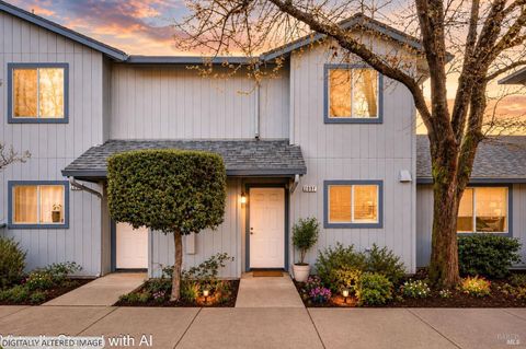 Photo of 209 Elbridge Avenue #F, Cloverdale, CA 95425 (MLS # 326013714)