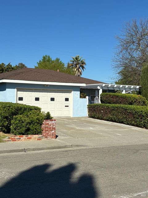 Photo of 300 Begonia Boulevard, Fairfield, CA 94533 (MLS # 326020412)