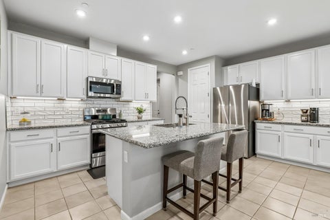Photo of 155 Arbor Grove, Dixon, CA 95620 (MLS # 326073598)