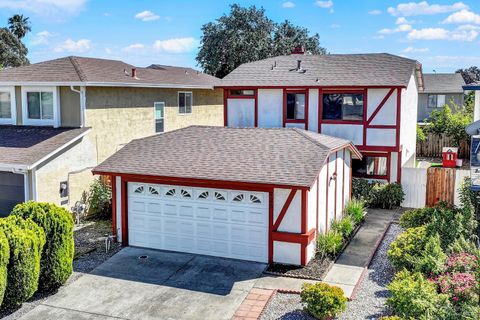 Photo of 925 Brandon Way, Fairfield, CA 94533 (MLS # 326030694)