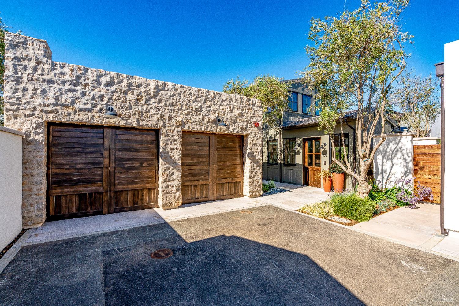 108 Vintners Court