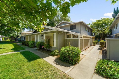 Photo of 122 Del Rio Court #4, Vacaville, CA 95687 (MLS # 326065382)