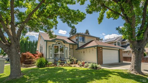 Photo of 712 Raven Drive, Vacaville, CA 95687 (MLS # 326036018)