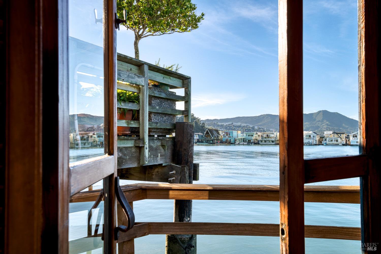 42 E Pier
