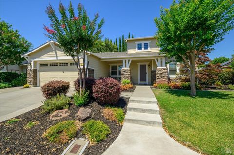 Photo of 430 Longwood Place, Vacaville, CA 95688 (MLS # 326053629)