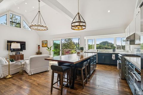 Photo of 10 Elkhorn Way, San Anselmo, CA 94960 (MLS # 326021421)