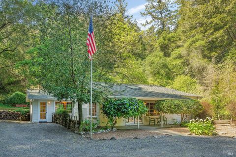 Photo of 1311 W Dry Creek Road, Healdsburg, CA 95448 (MLS # 326026592)