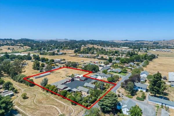 724 LIBERTY RD, PETALUMA, CA 94952 - Image 2b56bfed6bb8072eba4e4a21d2064e92/4192913028