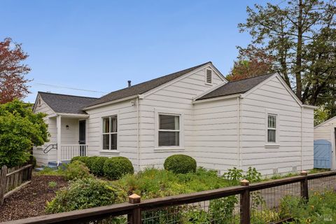 Photo of 872 Carr Avenue, Santa Rosa, CA 95404 (MLS # 326030947)