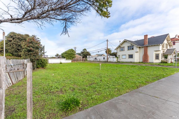 119 E PINE ST, FORT BRAGG, CA 95437 - Image 2bdfff6fe8cf69f96c325abc8d16ceed/628631426