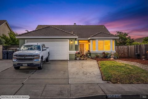 Photo of 1007 Mayfield Way, Suisun City, CA 94585 (MLS # 326031900)