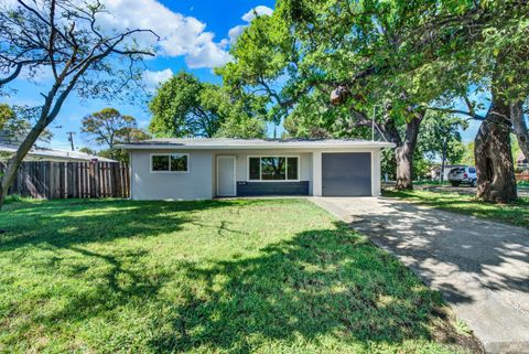 Photo of 219 Hamilton Drive, Fairfield, CA 94533 (MLS # 326025559)