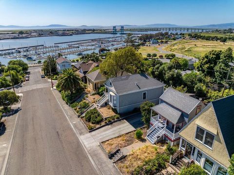 Photo of 114 Kentucky Street, Vallejo, CA 94590 (MLS # 326045722)