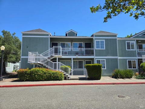 Photo of 1501 La Esplanada Place #311, Santa Rosa, CA 95404 (MLS # 326080140)