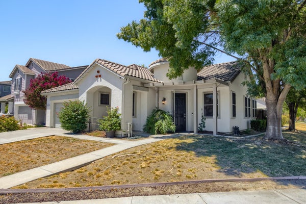 1893 HARDY DR, WOODLAND, CA 95776 - Image 2ef3b9b4a16f343f6b9cb525e6a4e1e9/1448672925
